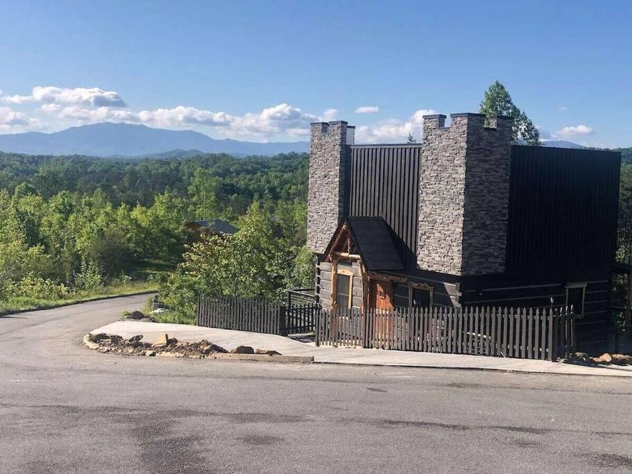 Вилла The Log Castle~Stunning Mountain Views~Hot Tub Севьервилл Экстерьер фото