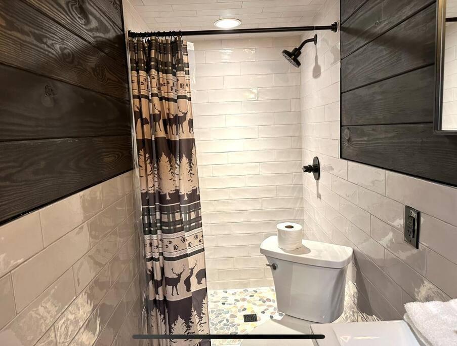 Вилла The Log Castle~Stunning Mountain Views~Hot Tub Севьервилл Экстерьер фото